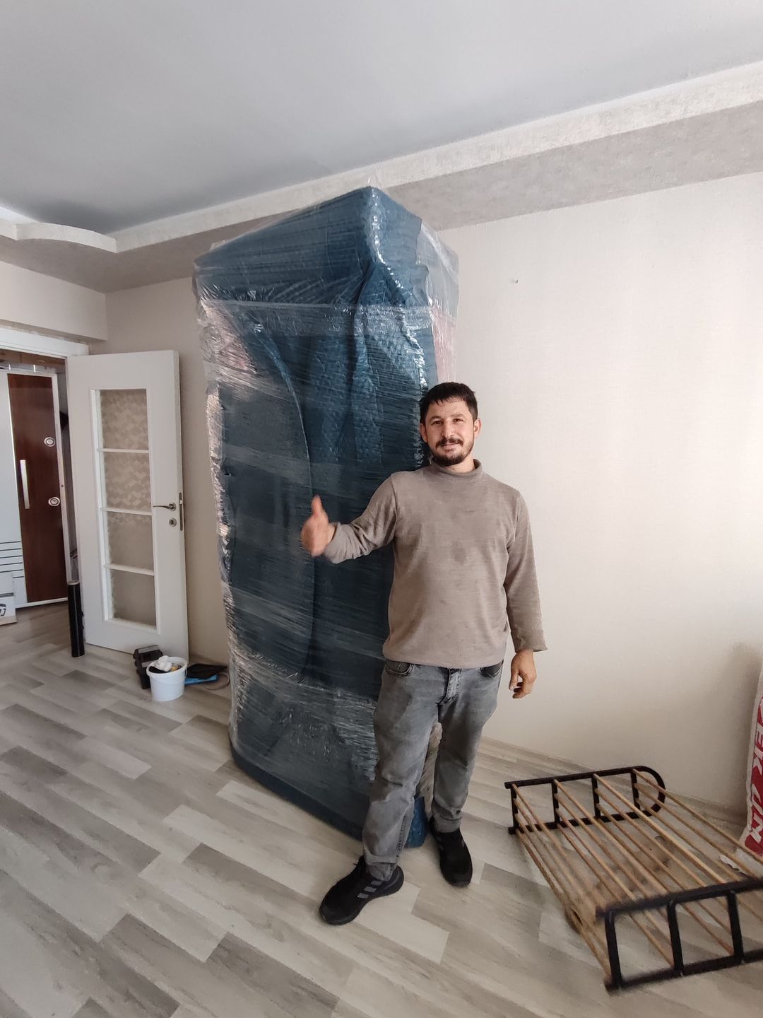 Araban’da paketleme tamamlanan eşyaların teslim öncesi hazırlığı