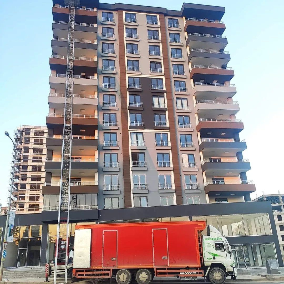 Parça eşya taşımada koltuk ve mobilyanın özenle paketlenmesi