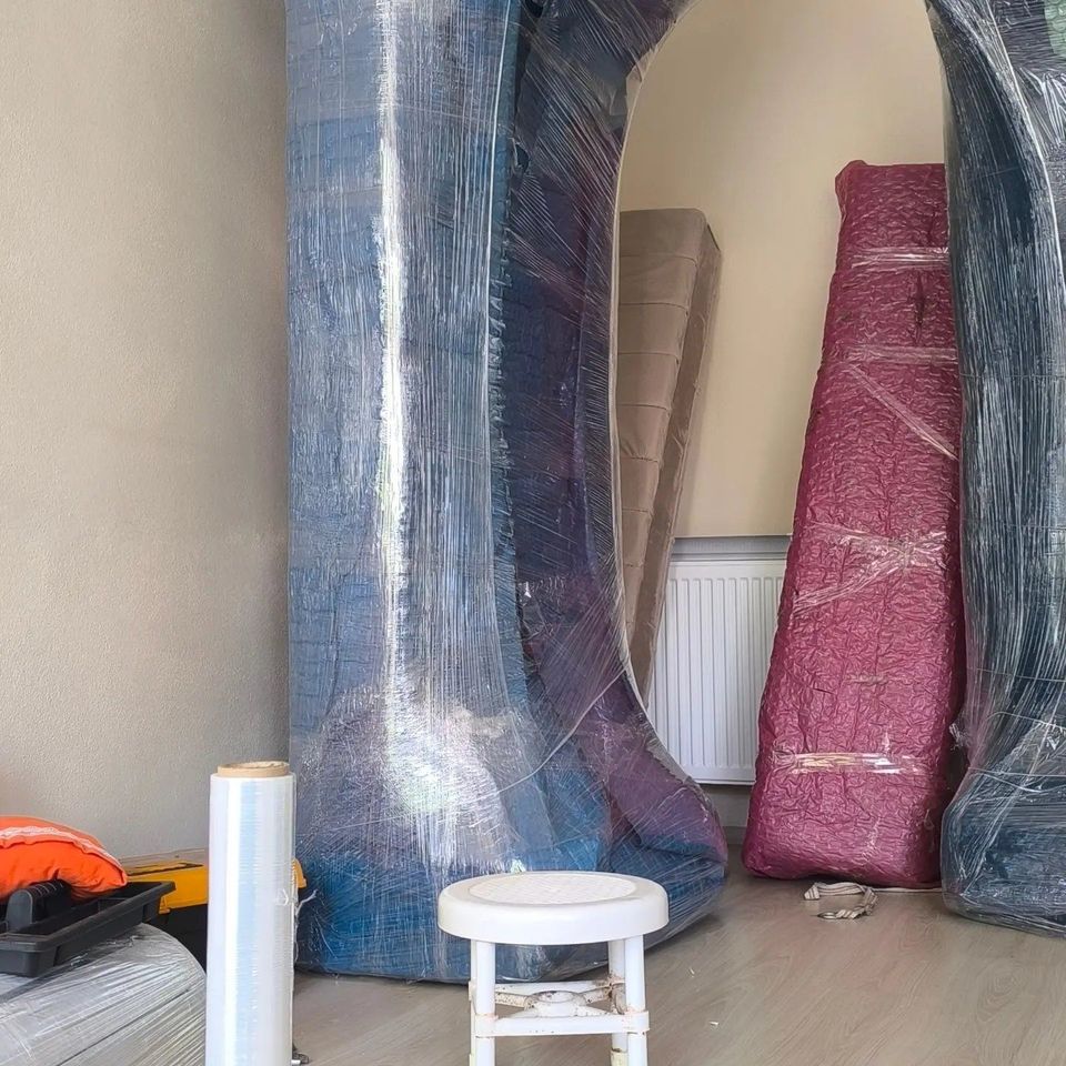 Streç film ile detaylı eşya koruma ve paketleme